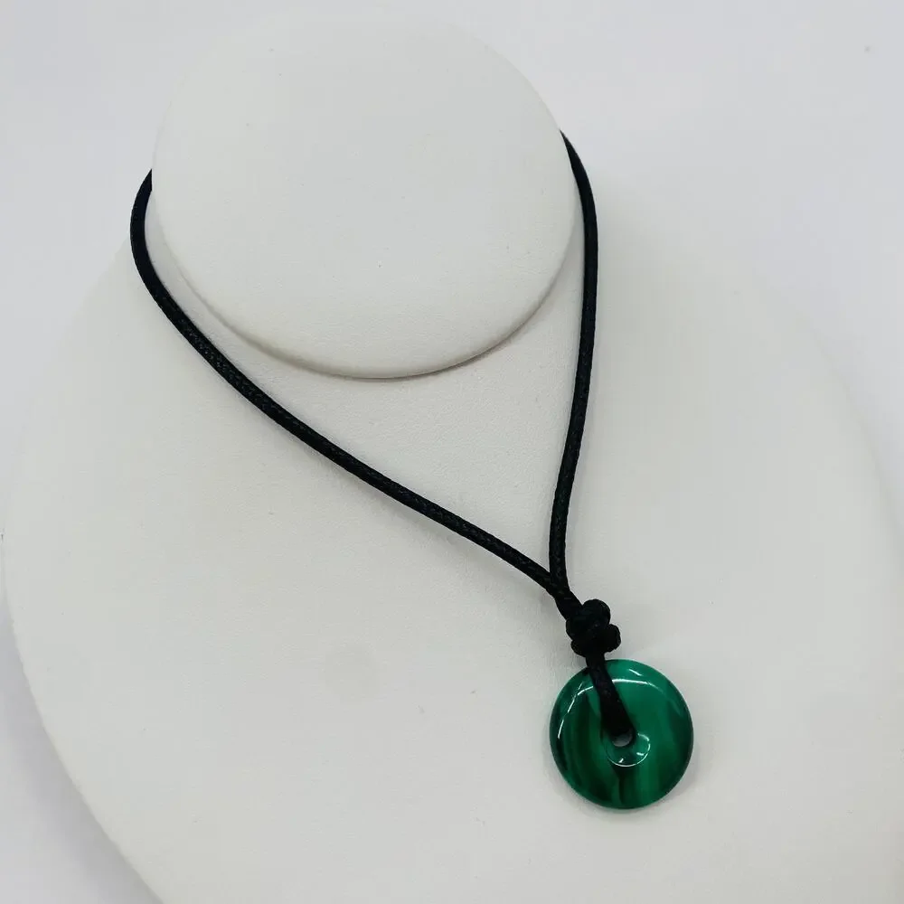 Casual green stone necklace